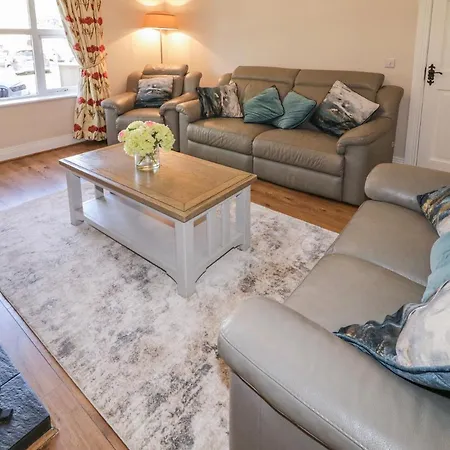 Owen Tucker View House